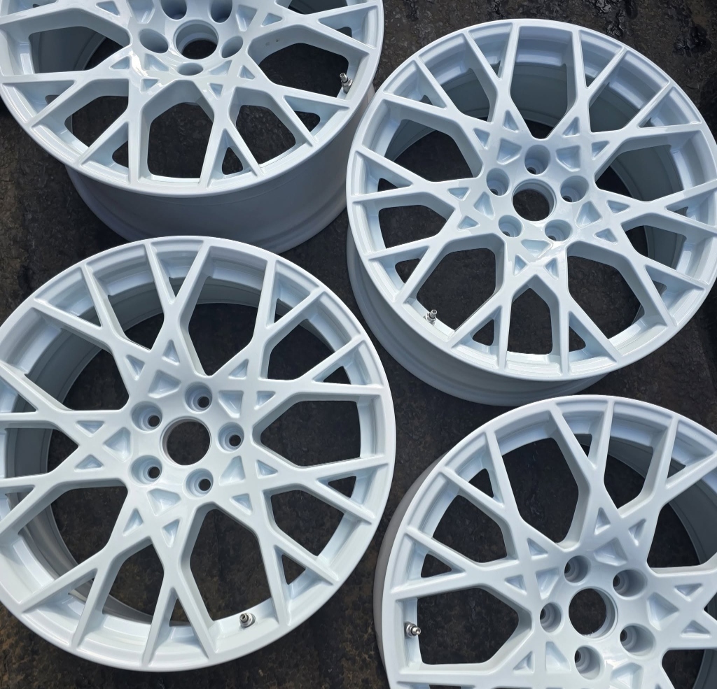 Rally white custom wheel set finish